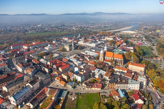 Nowy Sacz, panorama na Stare Miasto od strony SE. EU, Pl, Malopolska. Lotnicze.